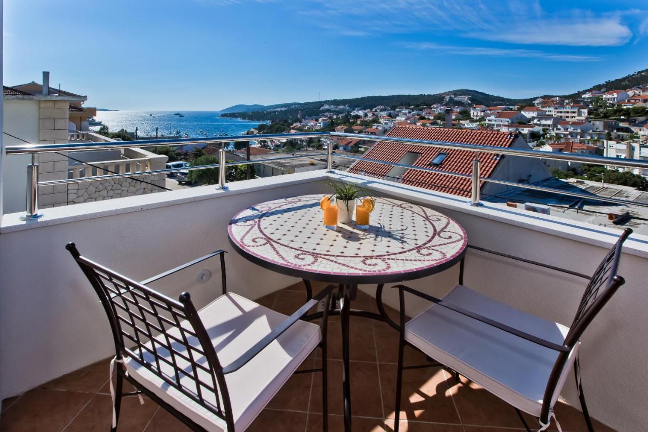 Apartments And Rooms Marija Hvar Town Bagian luar foto