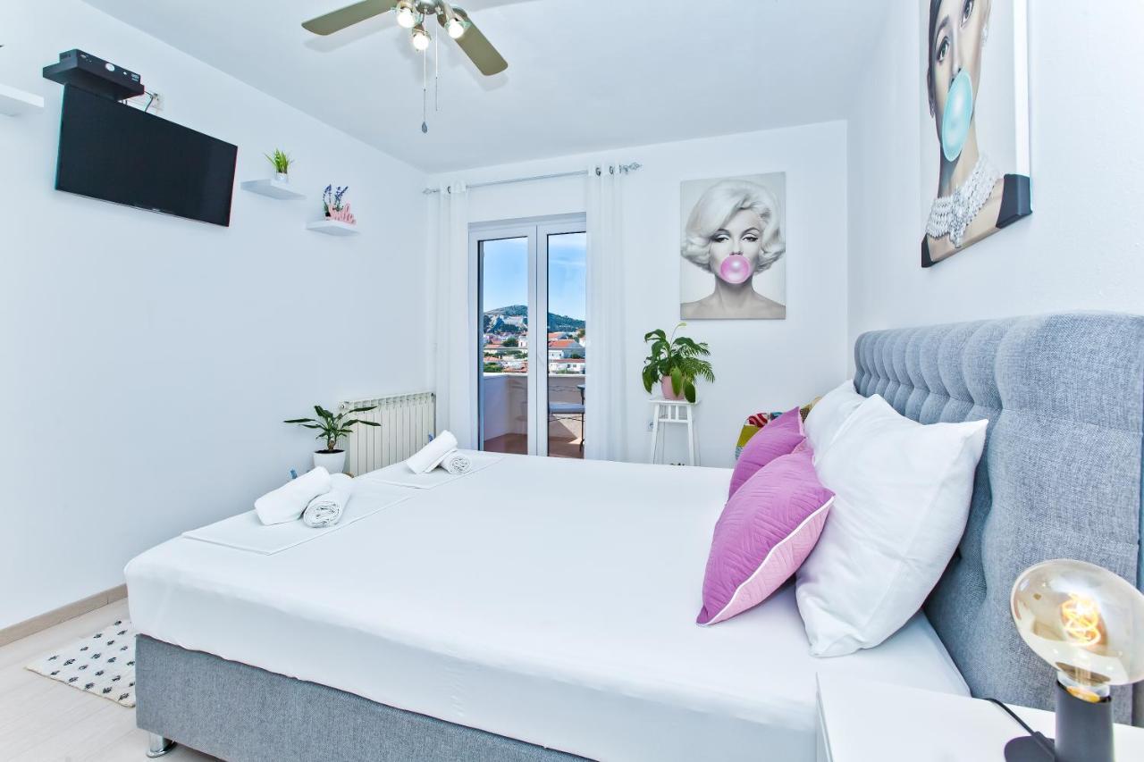 Apartments And Rooms Marija Hvar Town Bagian luar foto