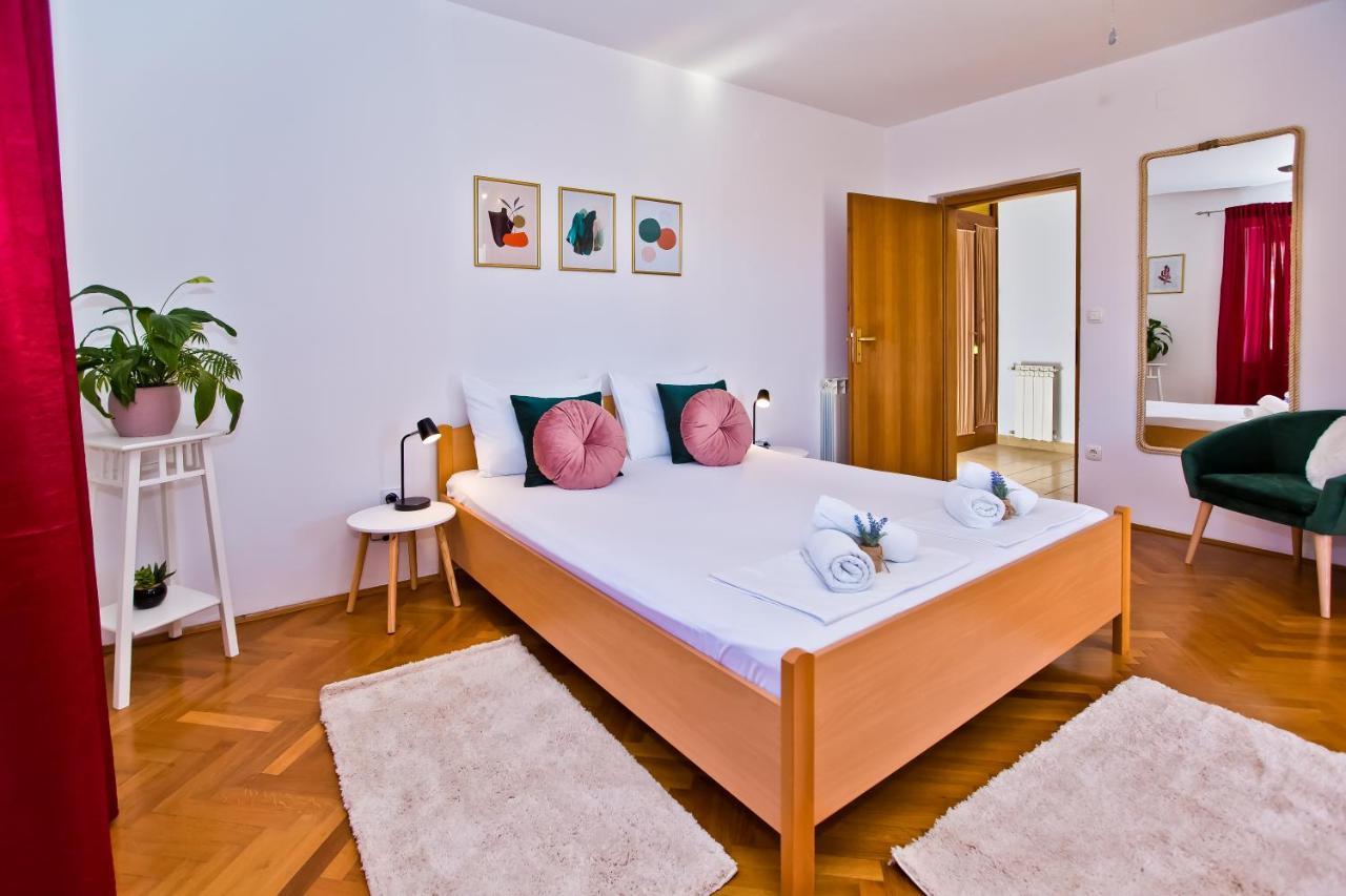 Apartments And Rooms Marija Hvar Town Bagian luar foto