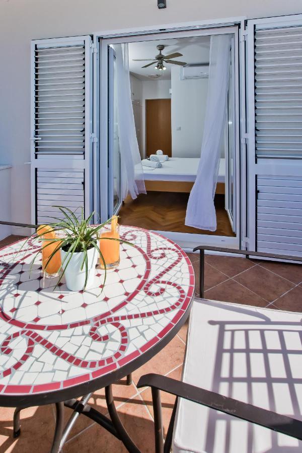 Apartments And Rooms Marija Hvar Town Bagian luar foto