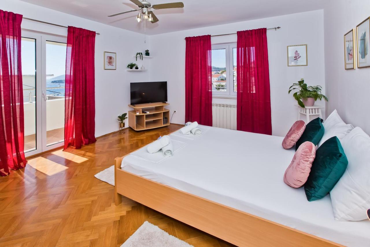 Apartments And Rooms Marija Hvar Town Bagian luar foto