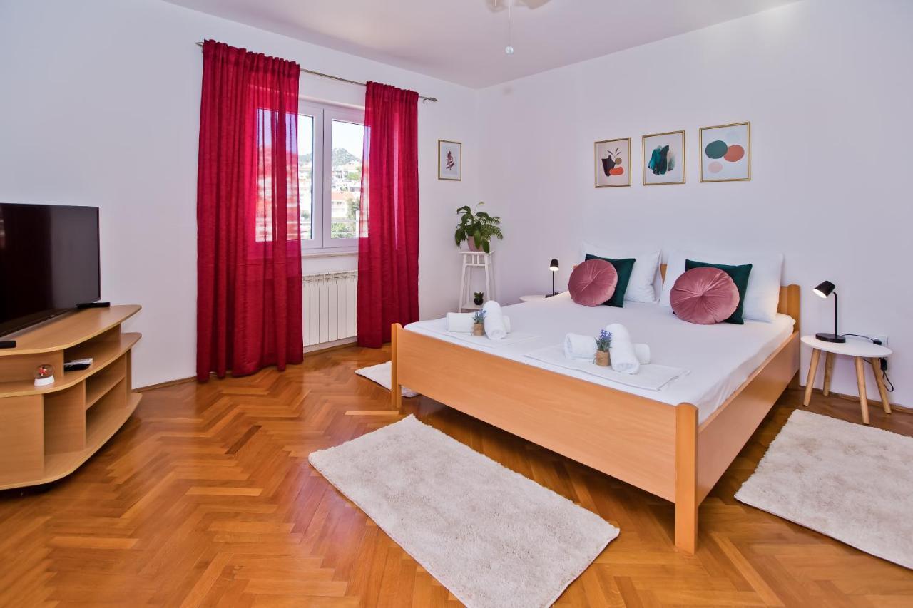 Apartments And Rooms Marija Hvar Town Bagian luar foto