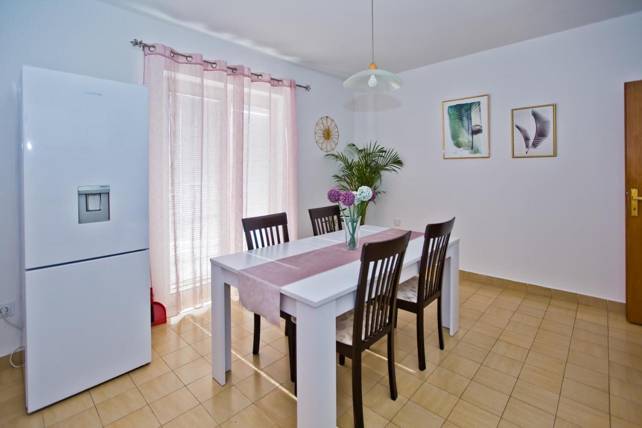 Apartments And Rooms Marija Hvar Town Bagian luar foto
