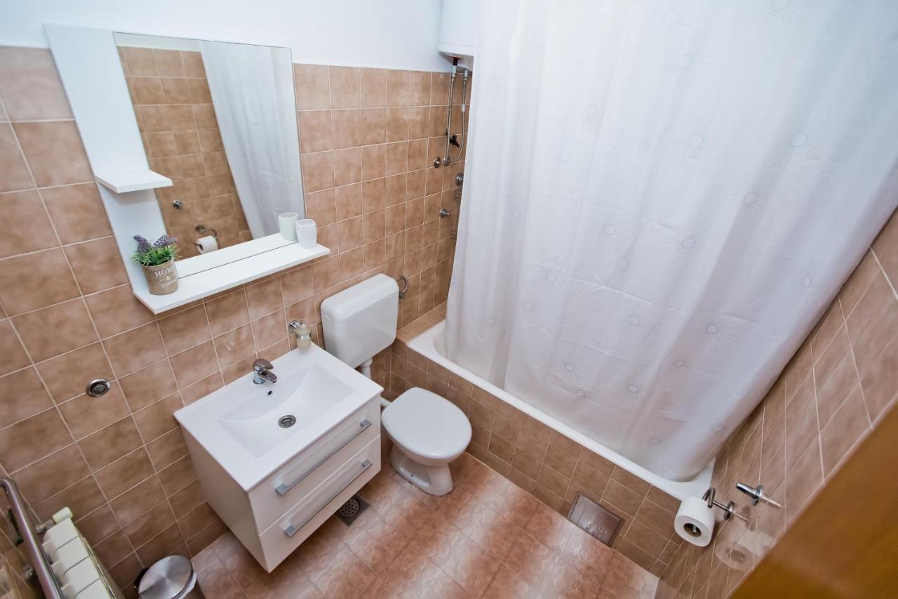 Apartments And Rooms Marija Hvar Town Bagian luar foto
