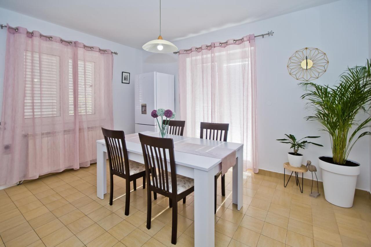 Apartments And Rooms Marija Hvar Town Bagian luar foto