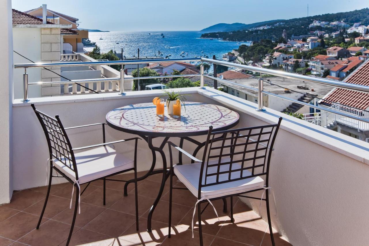 Apartments And Rooms Marija Hvar Town Bagian luar foto