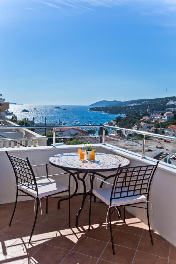 Apartments And Rooms Marija Hvar Town Bagian luar foto