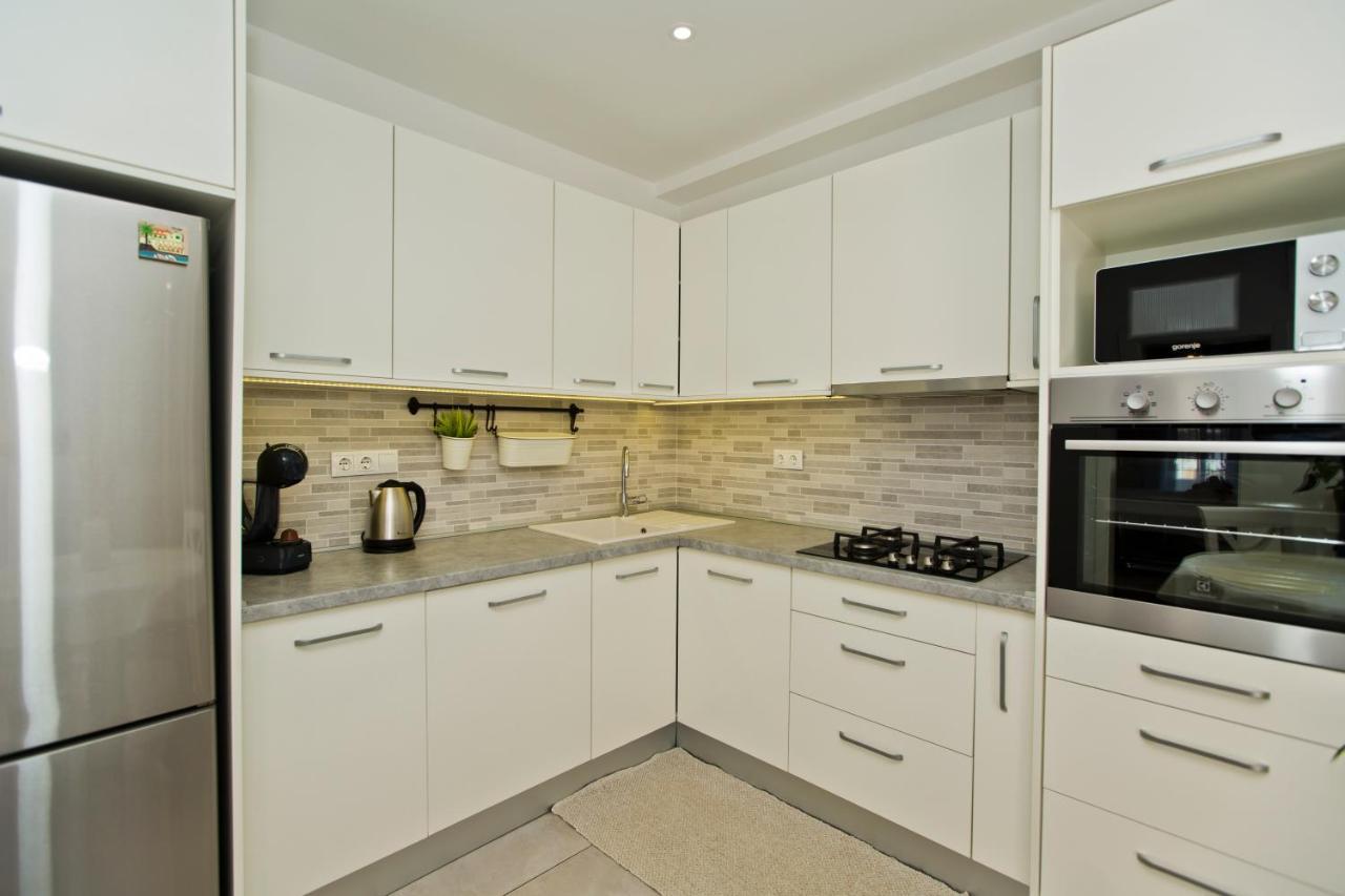 Apartments And Rooms Marija Hvar Town Bagian luar foto