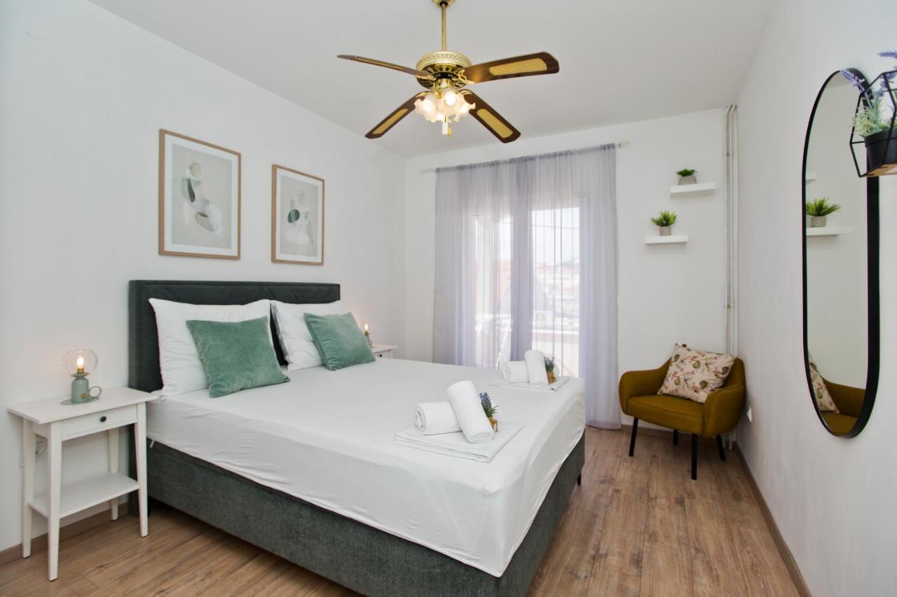 Apartments And Rooms Marija Hvar Town Bagian luar foto
