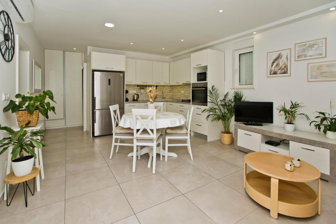 Apartments And Rooms Marija Hvar Town Bagian luar foto