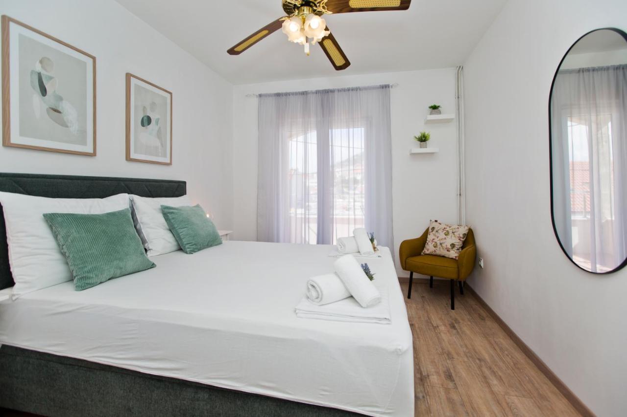 Apartments And Rooms Marija Hvar Town Bagian luar foto