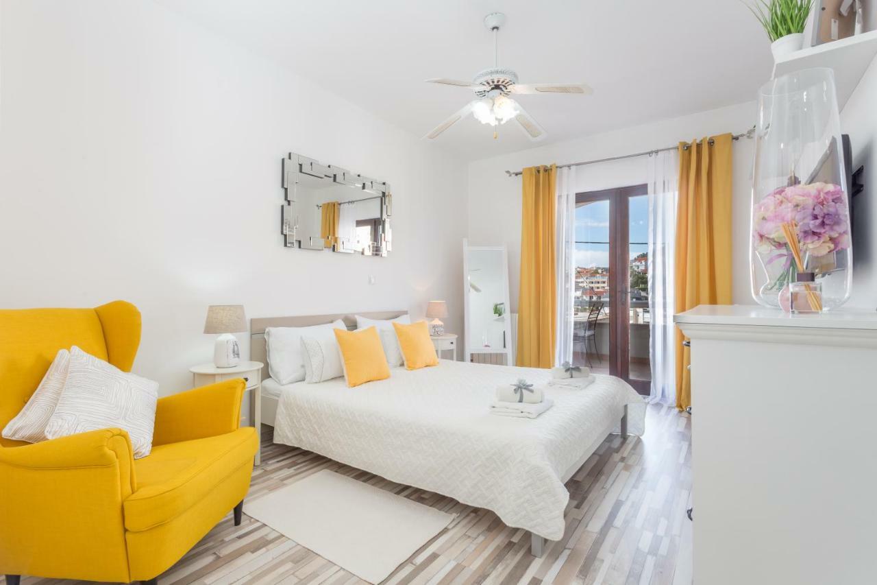 Apartments And Rooms Marija Hvar Town Bagian luar foto