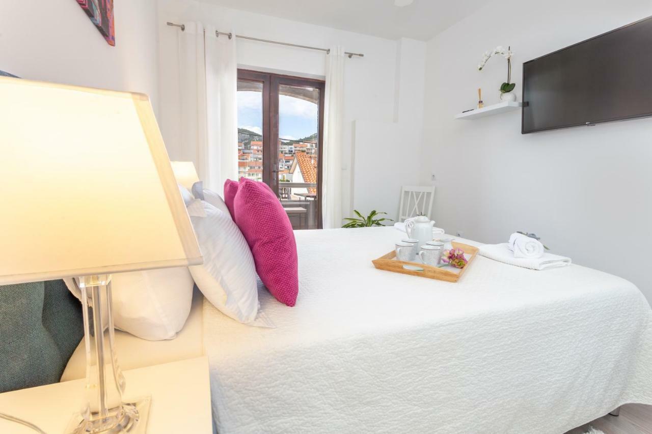 Apartments And Rooms Marija Hvar Town Bagian luar foto
