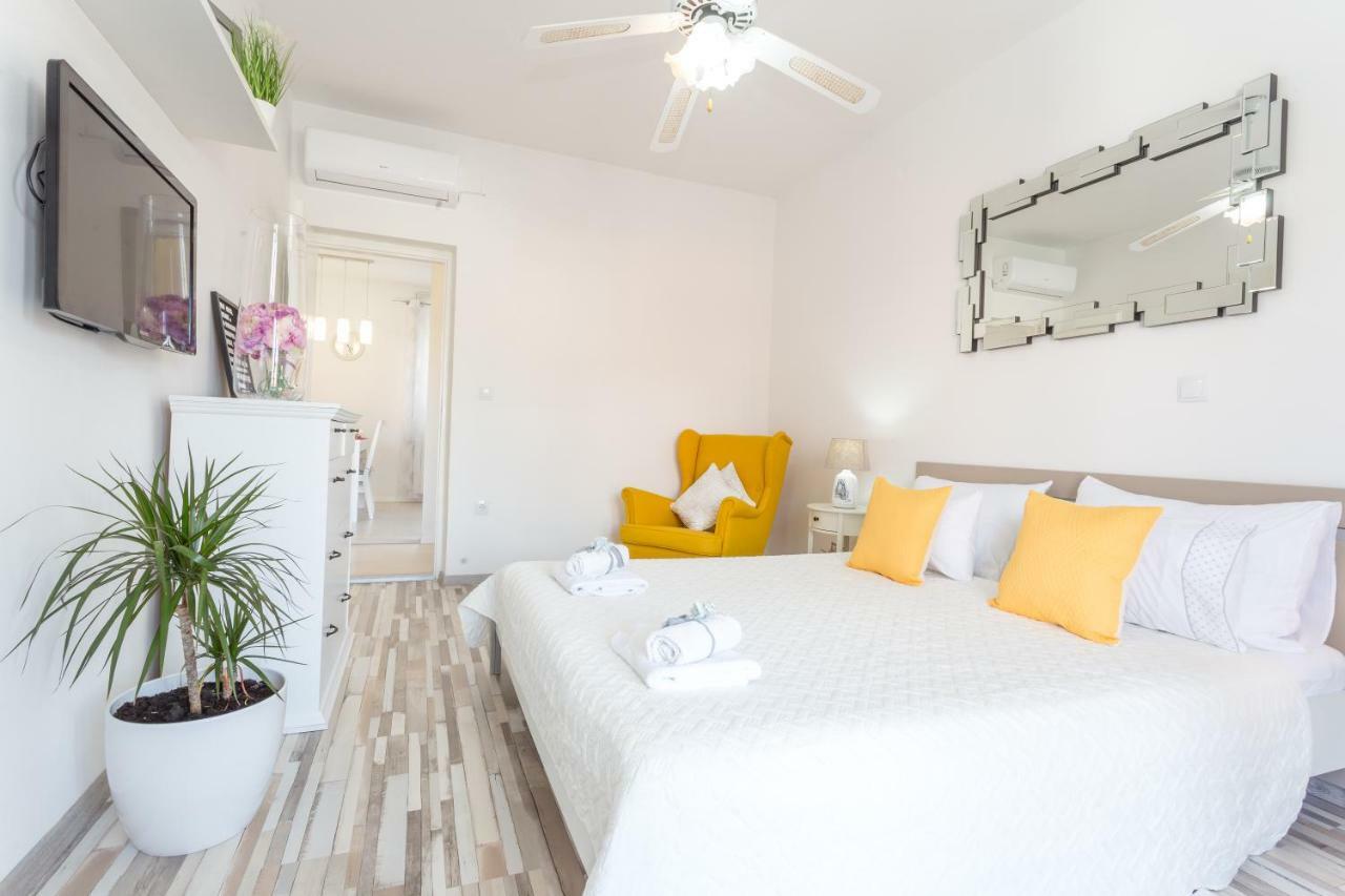 Apartments And Rooms Marija Hvar Town Bagian luar foto