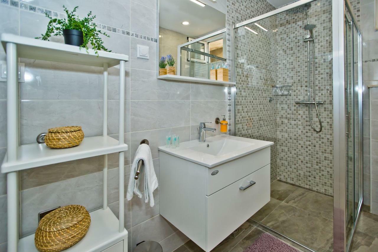 Apartments And Rooms Marija Hvar Town Bagian luar foto
