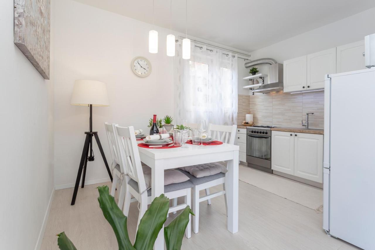 Apartments And Rooms Marija Hvar Town Bagian luar foto