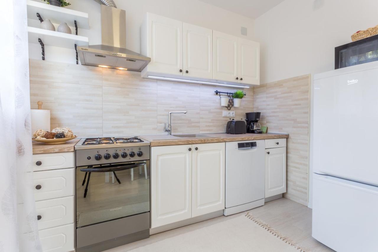 Apartments And Rooms Marija Hvar Town Bagian luar foto
