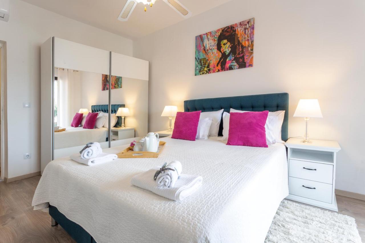 Apartments And Rooms Marija Hvar Town Bagian luar foto